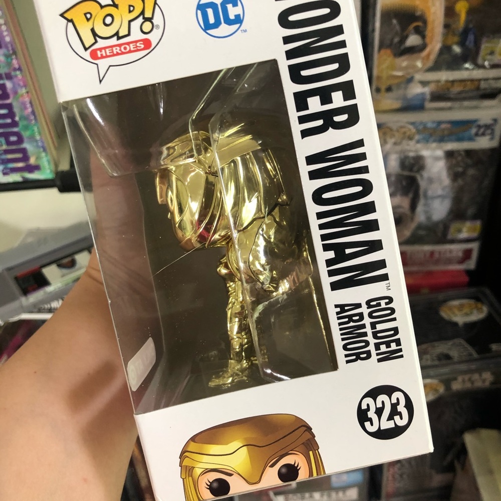 Funko WW84 Wonder Woman Golden Armor 323 NIB - Picture 3 of 8